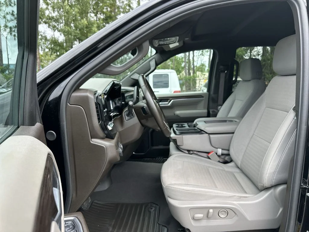 Used 2025 Black Chevrolet LT image 2