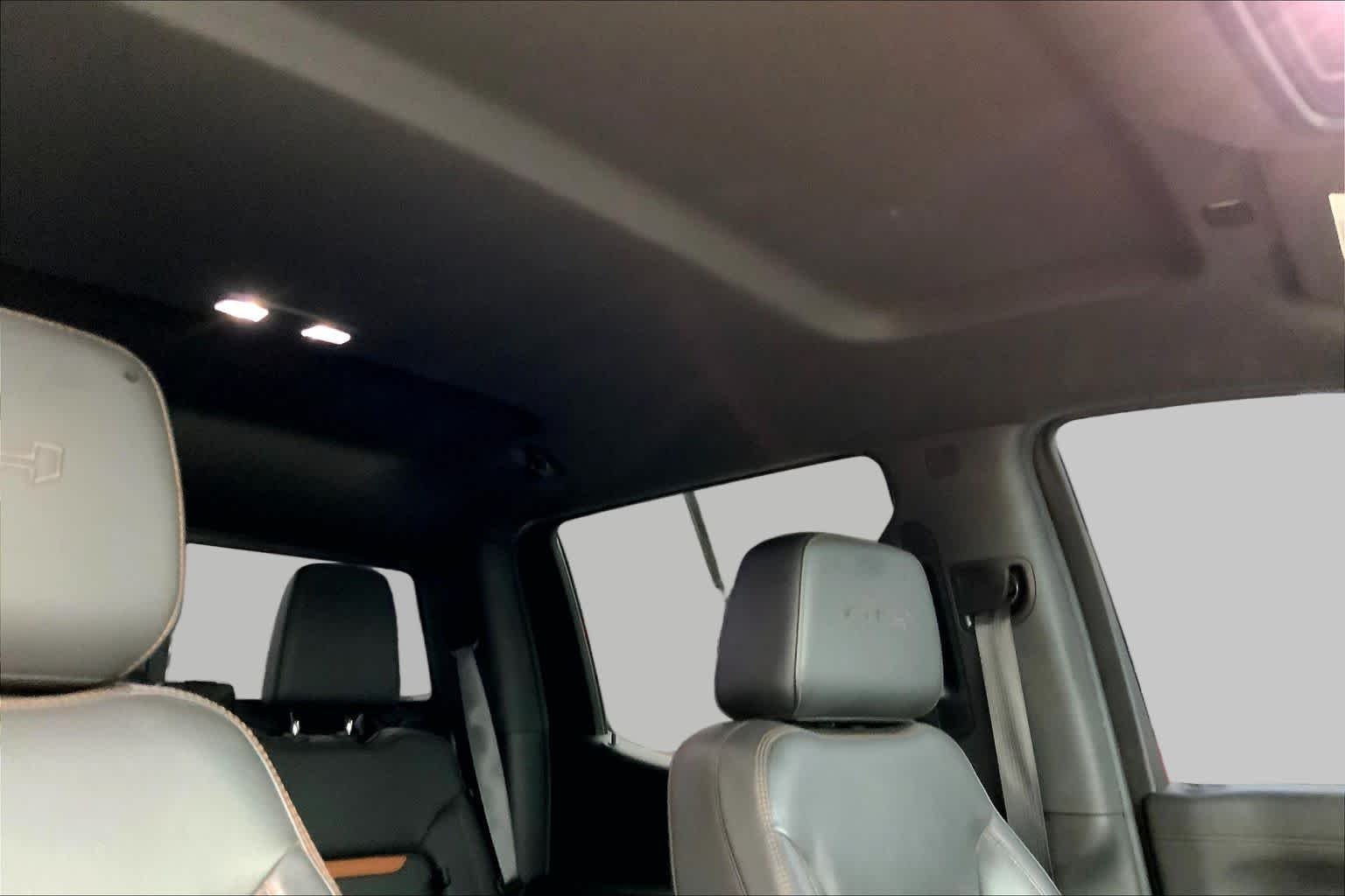 Used 2021 Summit White GMC AT4 image 27