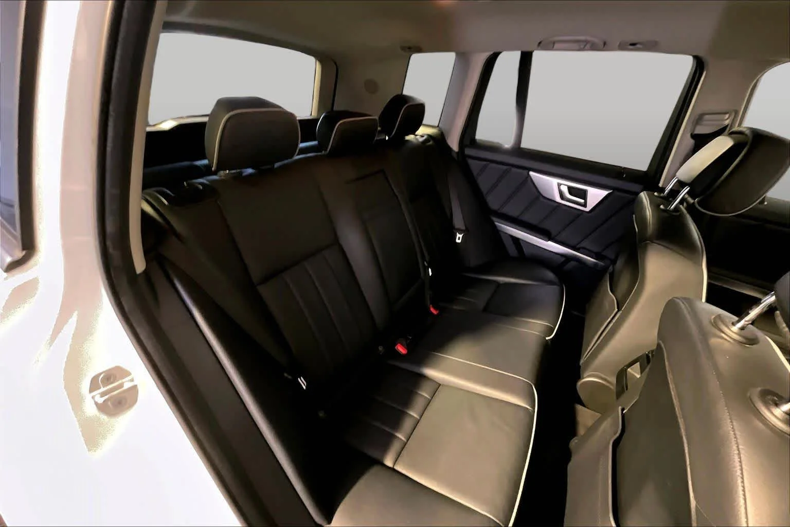 Used 2013 Diamond White Metallic Mercedes-Benz GLK 350 image 19