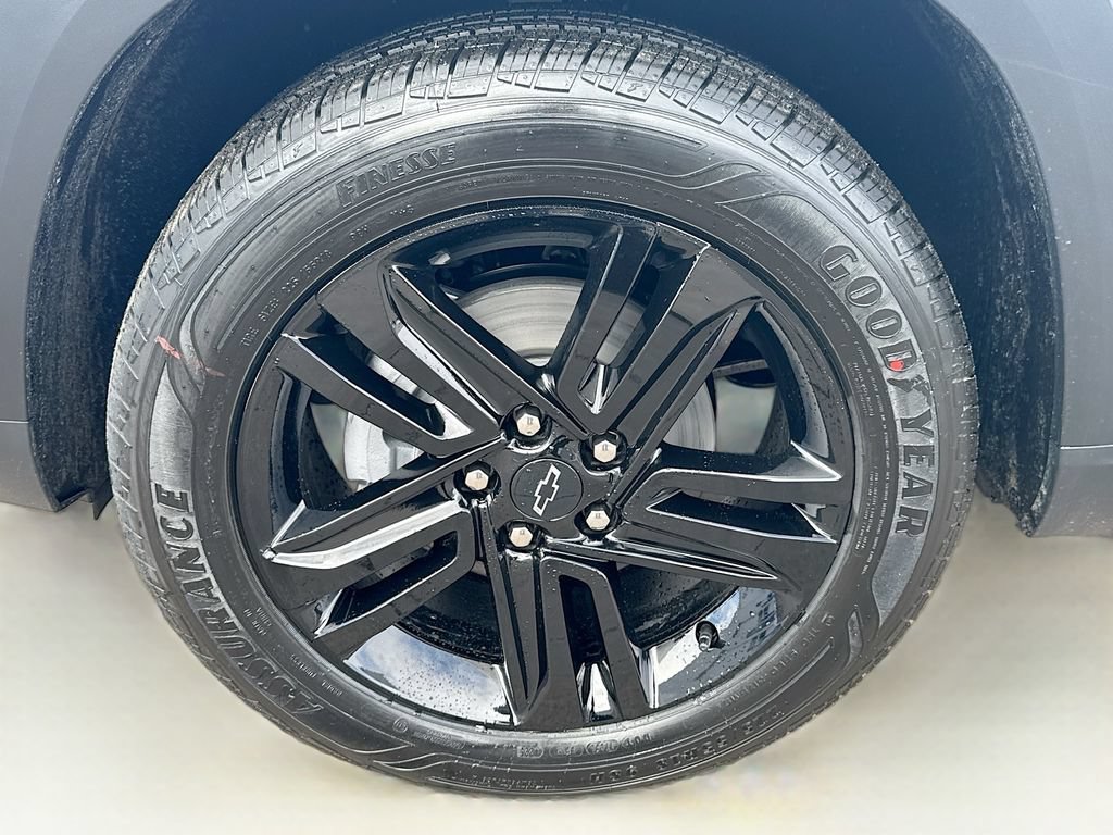 New 2026 Summit White Chevrolet ACTIV image 32