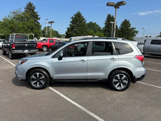 Used 2017 Silver Subaru 2.5i Premium image 3