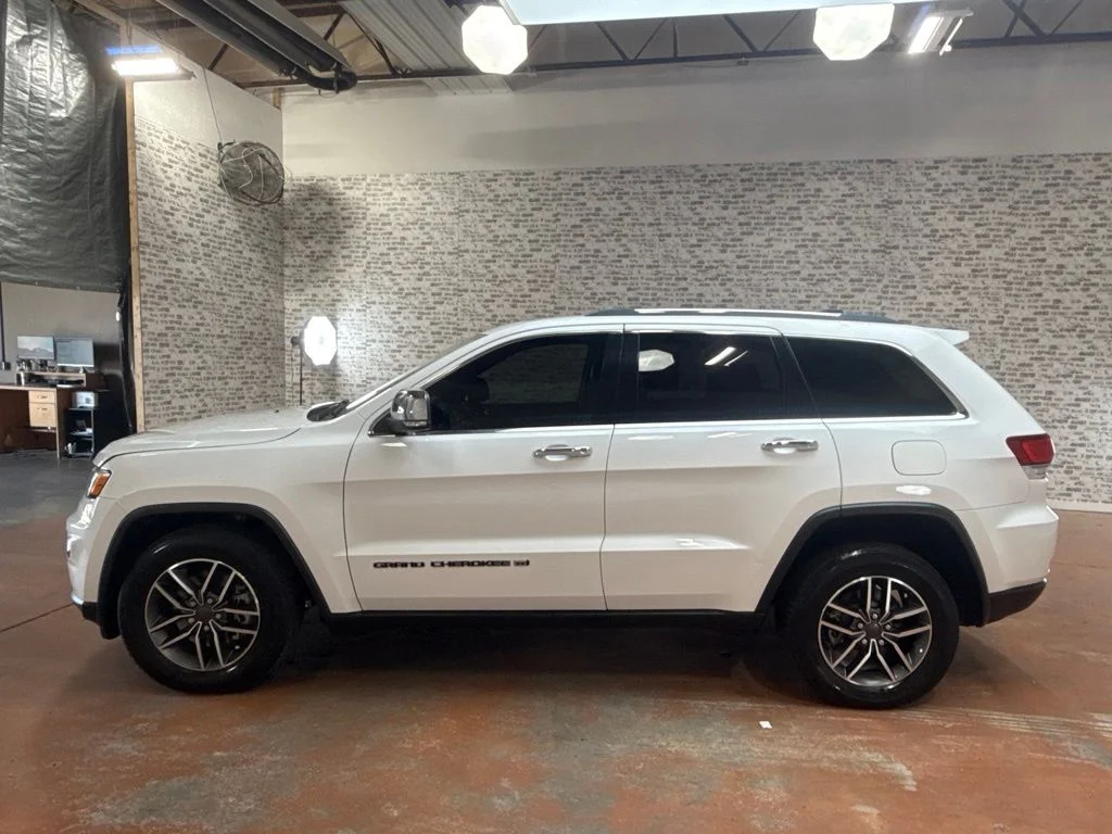Used 2022 White Jeep Limited image 4