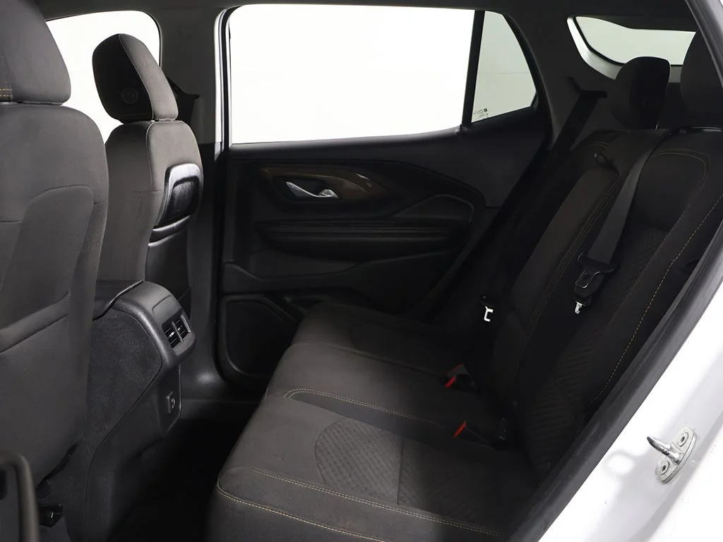 Used 2020 White GMC SLE image 21