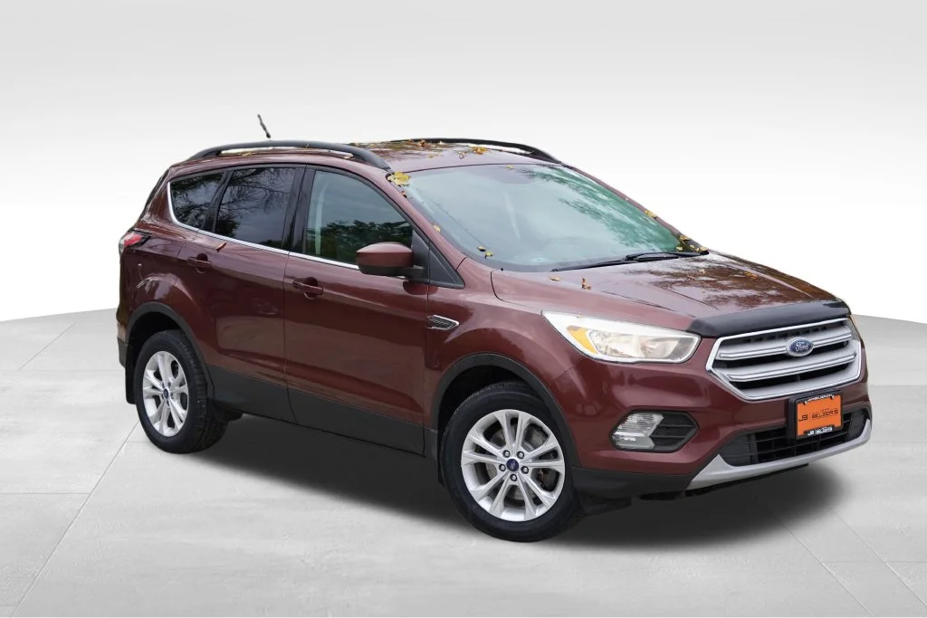 Used 2018 Red Ford SE image 1