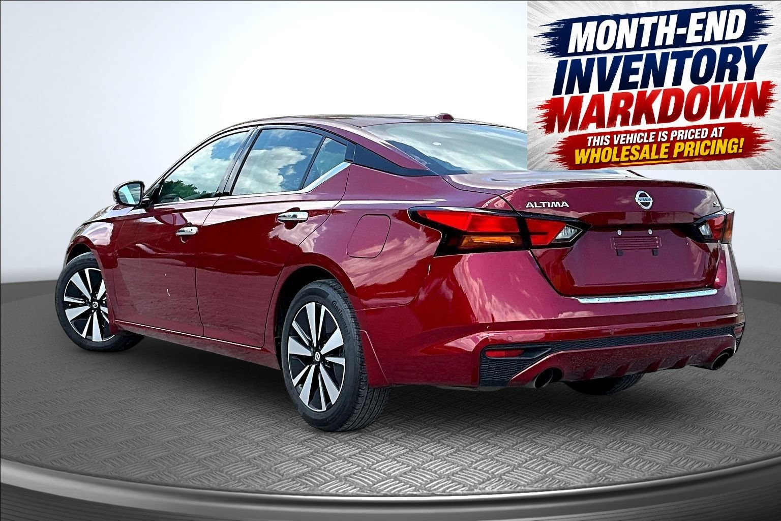 Used 2022 Red Nissan 2.5 SL image 4