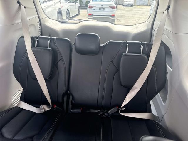 Used 2024 Silver Mist Clearcoat Chrysler Touring L image 16