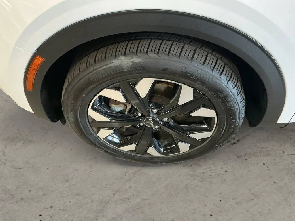 Used 2023 White Kia X-Line image 13