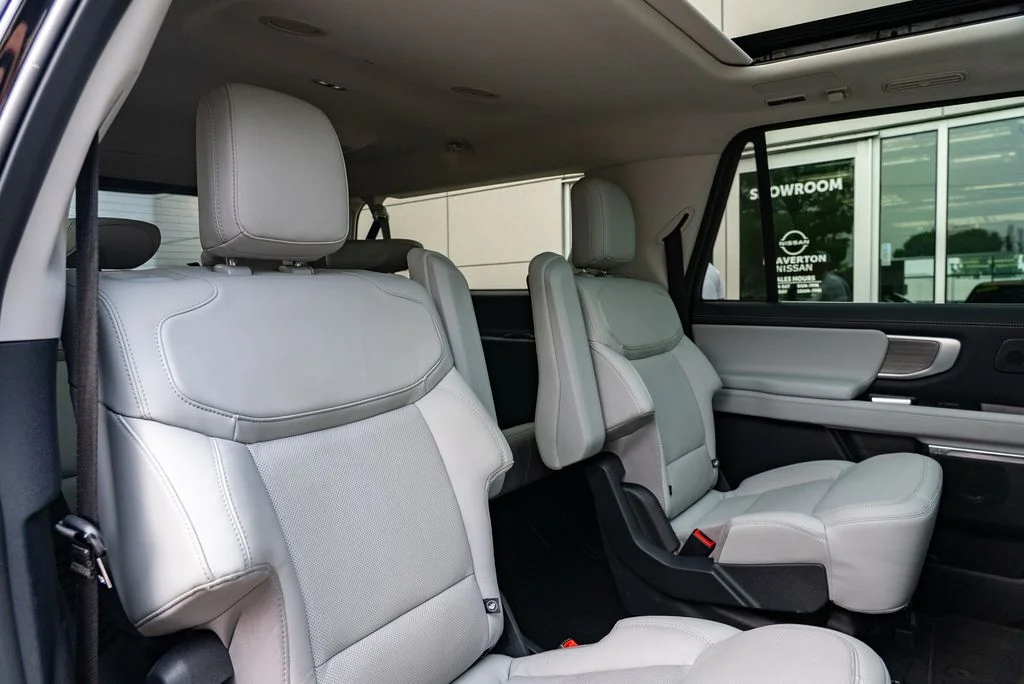 Used 2025 Black Ford Platinum image 25