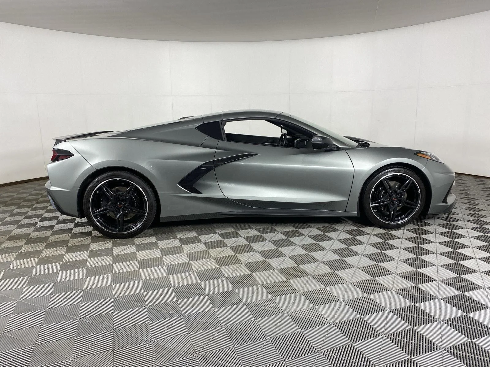 Used 2023 Hypersonic Gray Metallic Chevrolet 2LT image 6