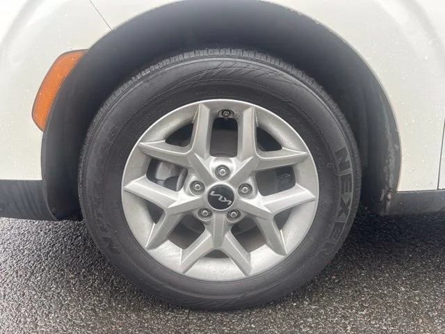 Used 2025 White Kia LX image 9