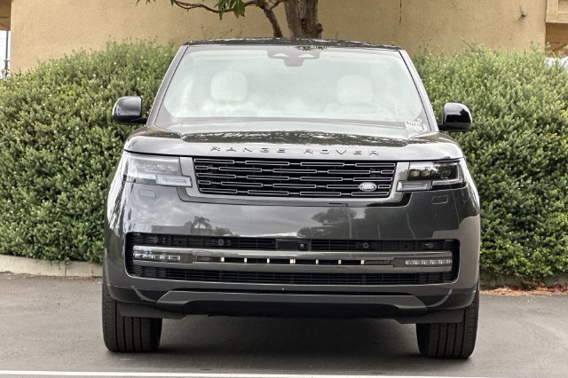 New 2026 Carpathian Grey Land Rover SE image 8