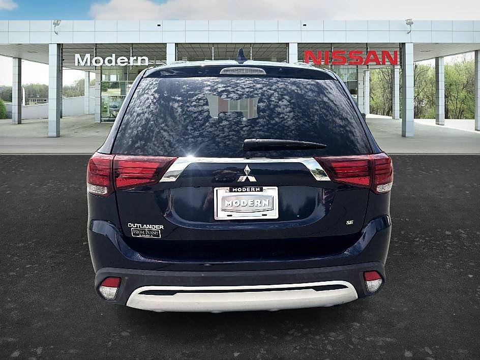Used 2020 Cosmic Blue Metallic Mitsubishi SE image 4