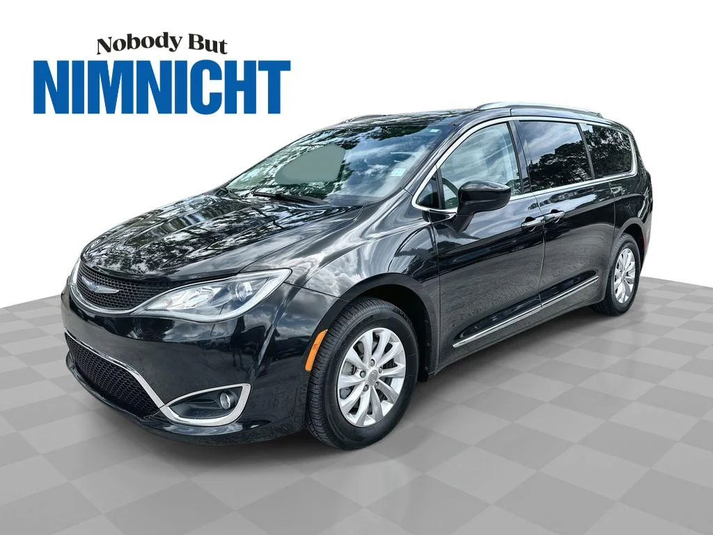 2019 Chrysler Pacifica Touring L's photo