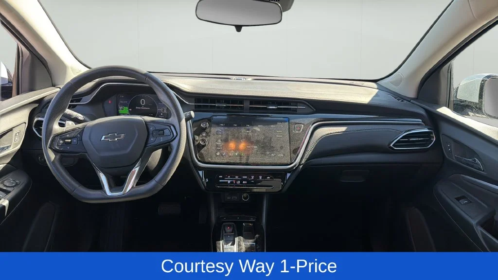 Used 2023 White Chevrolet LT image 13