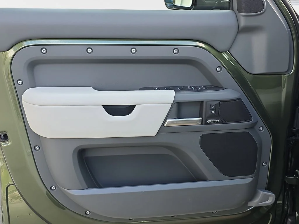 New 2026 Woolstone Green LAND ROVER X-Dynamic SE image 28