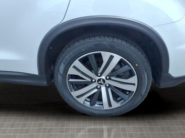 Used 2024  Mitsubishi 2.0 ES image 10