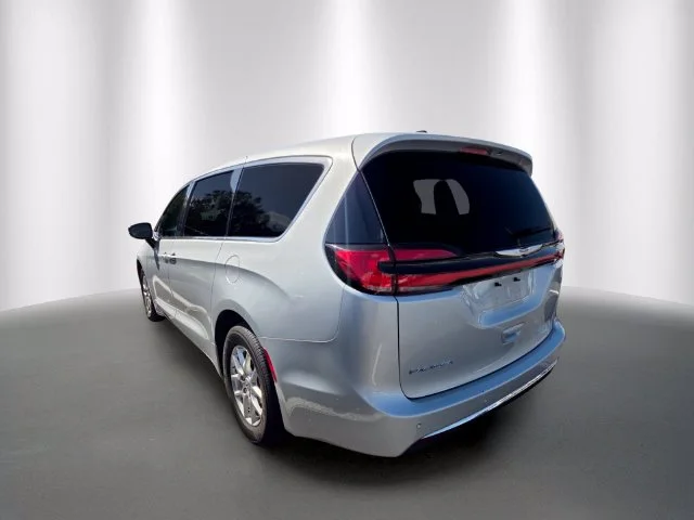 Used 2024 Silver Mist Clearcoat Chrysler Touring L image 2