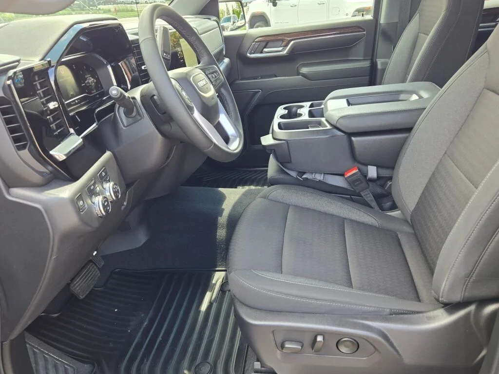 Used 2024 Black GMC Elevation image 17