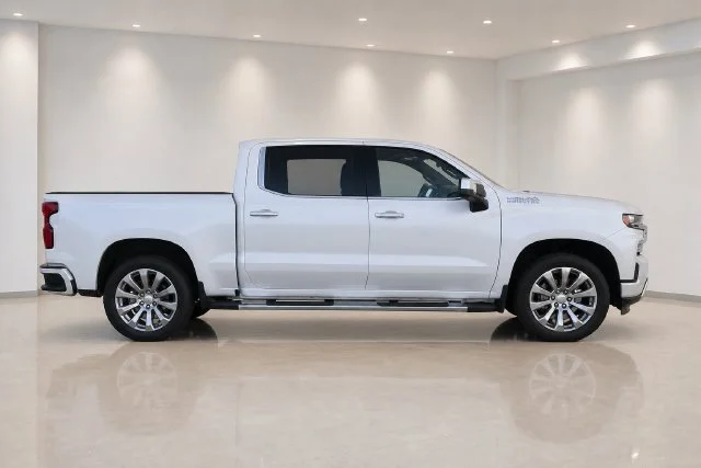 Used 2019 IRIDESCENT PEARL TRICOAT Chevrolet High Country image 3