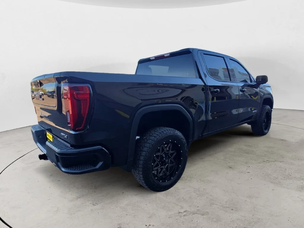 Used 2021 ONYX BLACK GMC AT4 image 8