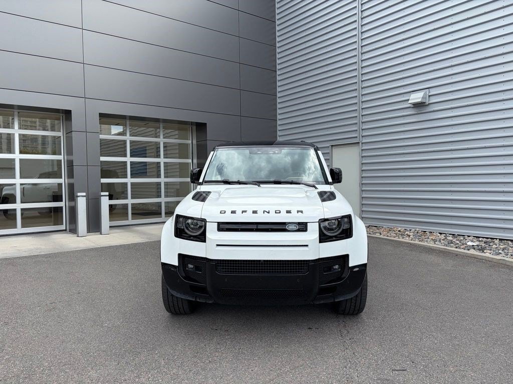 Used 2025 White Land Rover 110 P400 X-Dynamic SE image 2
