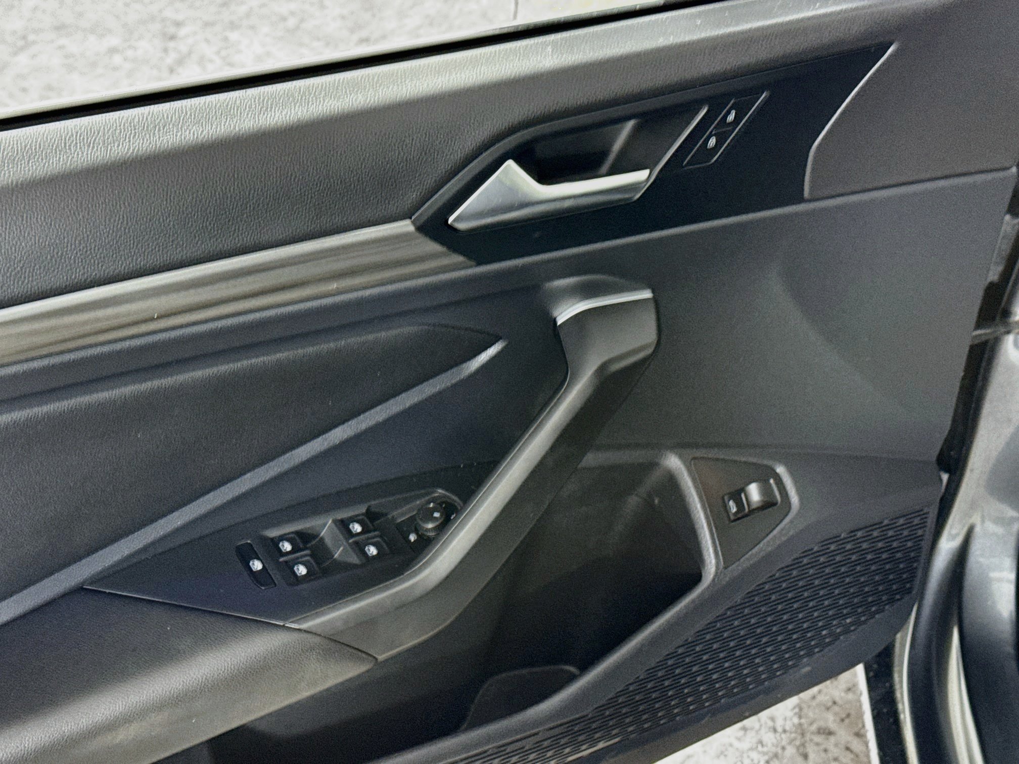 Used 2020 Platinum Gray Metallic Volkswagen SEL image 18