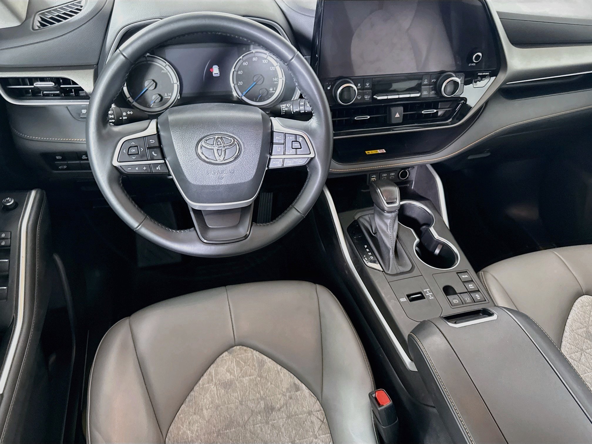 Used 2023 Wind Chill Pearl Toyota Hybrid Bronze Edition image 19