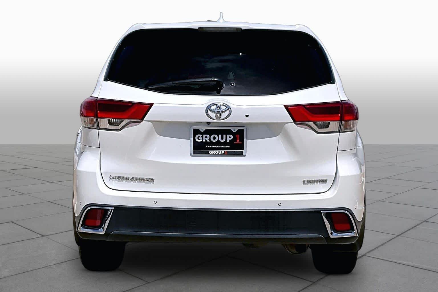 Used 2018 Blizzard Pearl Toyota Limited image 5