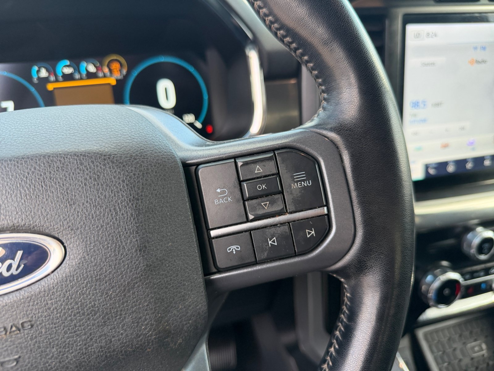 Certified Used 2023 Avalanche Gray Ford LARIAT image 25
