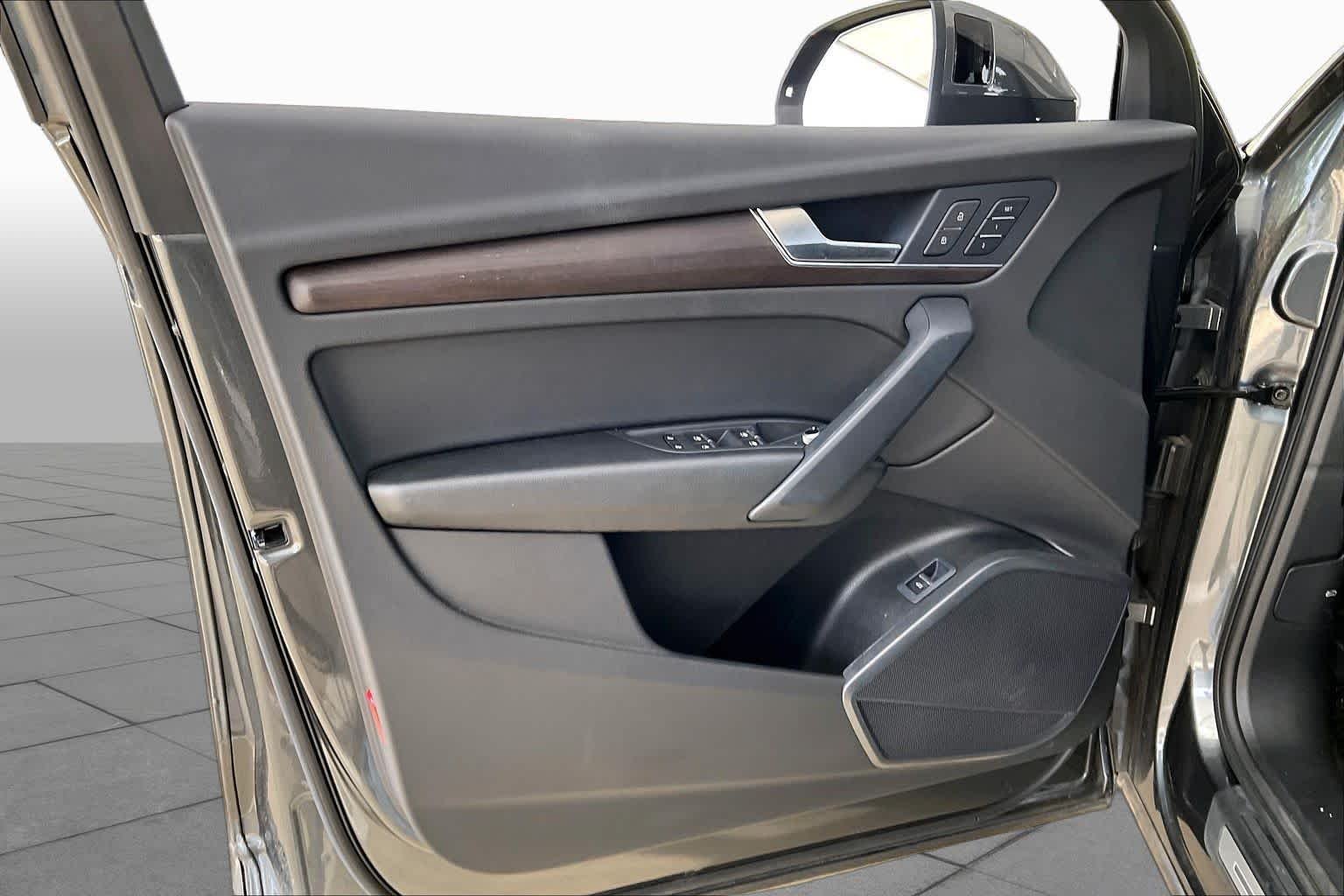 Used 2024 Daytona Gray Pearl Effect Audi S line Premium image 21