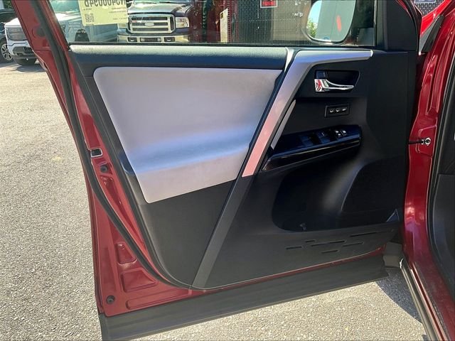 Used 2018 Pearl Toyota Limited image 19