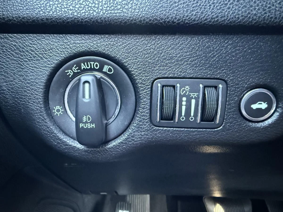 Used 2021 Black Chrysler S V6 Awd image 25