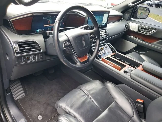 Used 2023 Gray Lincoln Reserve image 6