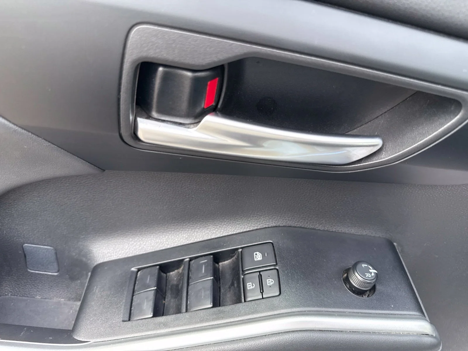 Used 2025  Toyota Hybrid XLE image 13
