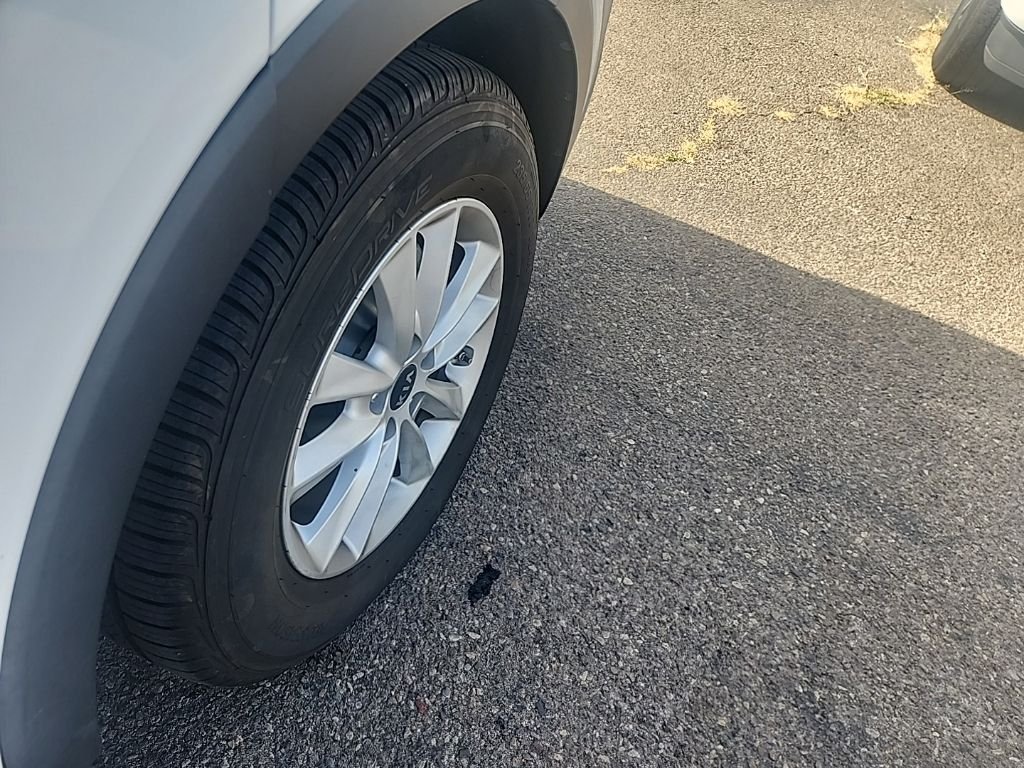 Used 2019 White Kia LX image 8