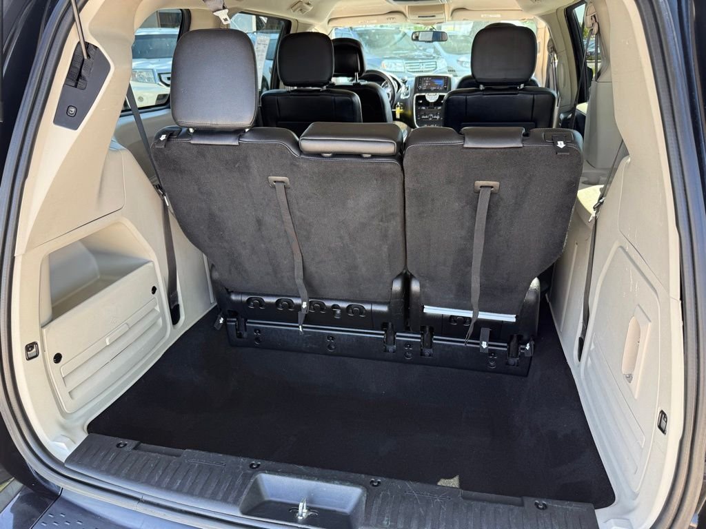 Used 2014 Brilliant Black Crystal Pearlcoat Chrysler Touring image 15