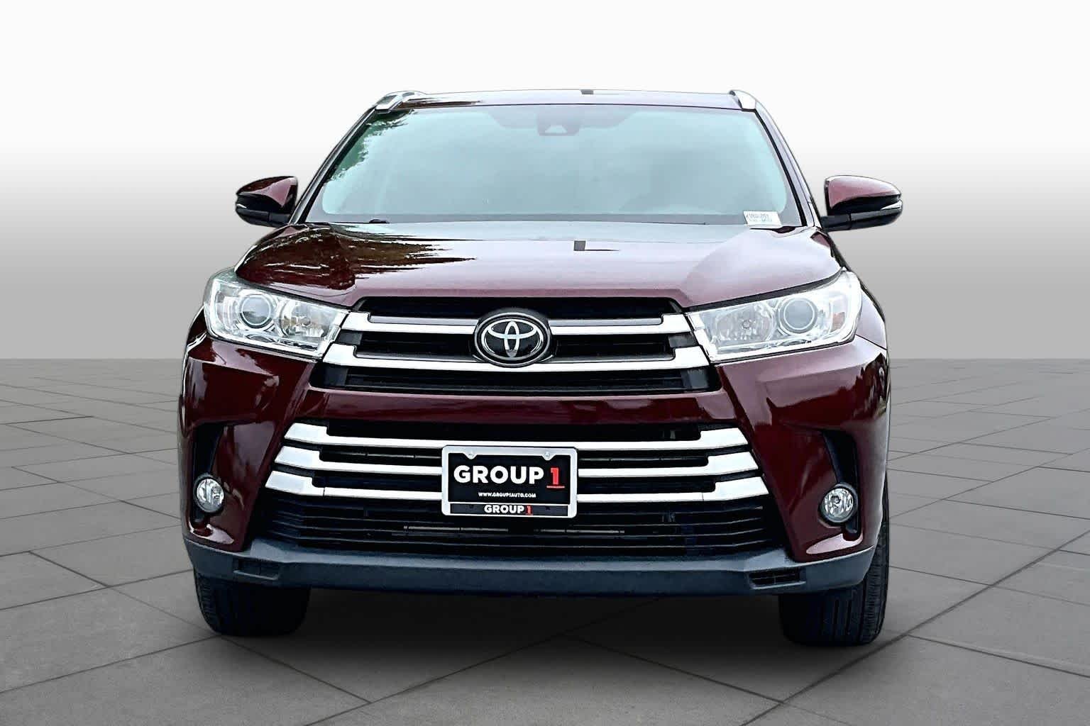 Used 2019 Ooh La La Rouge Mica Toyota XLE image 4