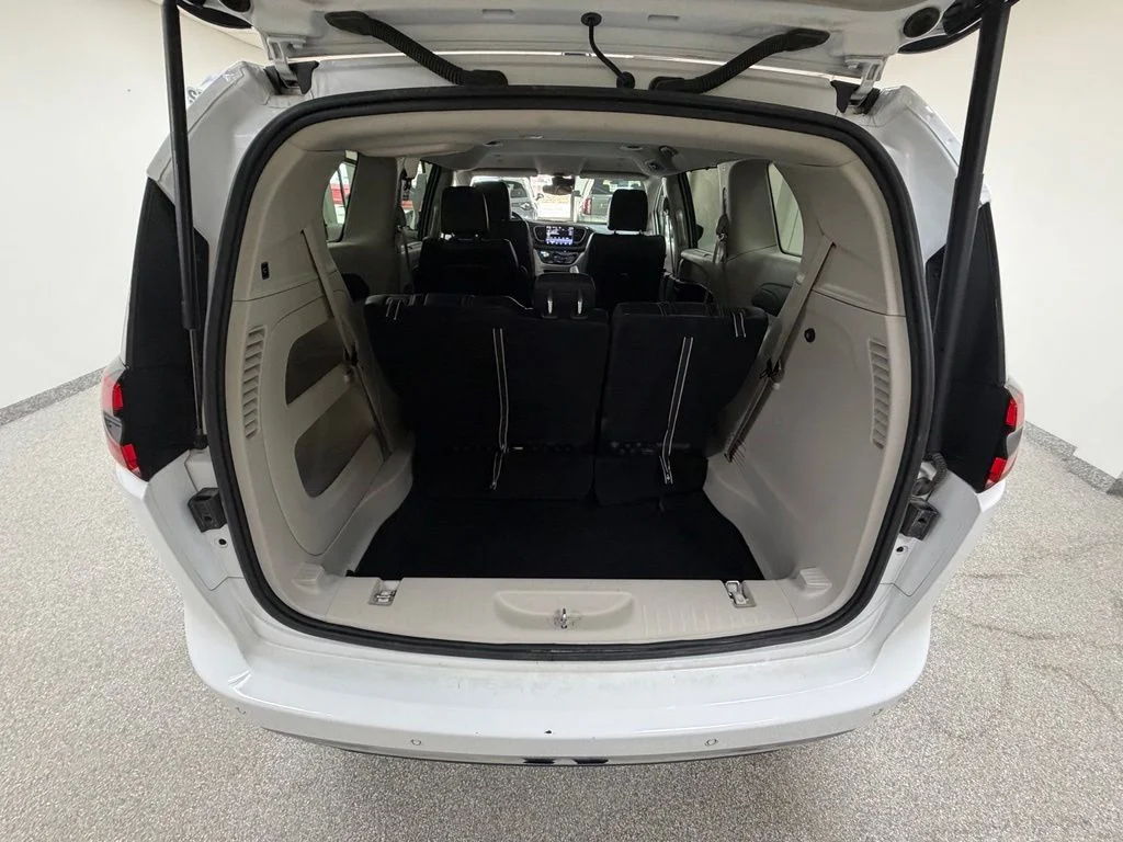 2024 Chrysler Pacifica Touring L - Photo 14