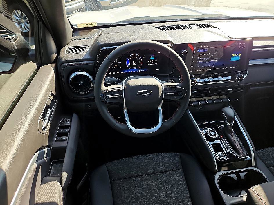2025 Chevrolet Colorado Z71 - Photo 12