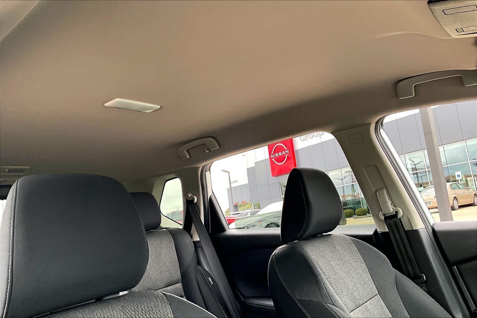 Used 2025 Everest White Pearl Nissan SV image 14