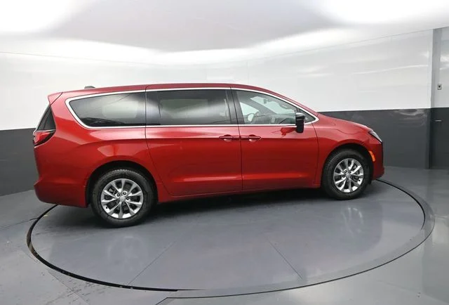 New 2027 Red Hot Pearl-Coat Exterior Paint Chrysler Select image 10