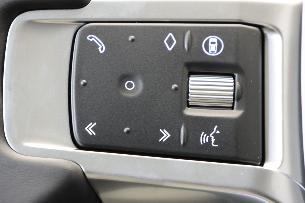 New 2026 Varesine Blue Land Rover Dynamic SE image 18