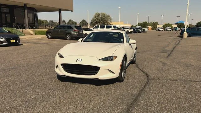 Used 2022 White Mazda Grand Touring image 3