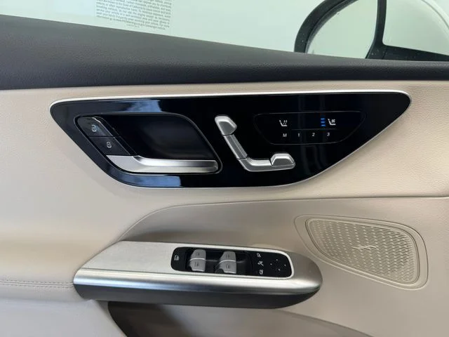New 2026 Polar White Mercedes-Benz GLC 300 image 43