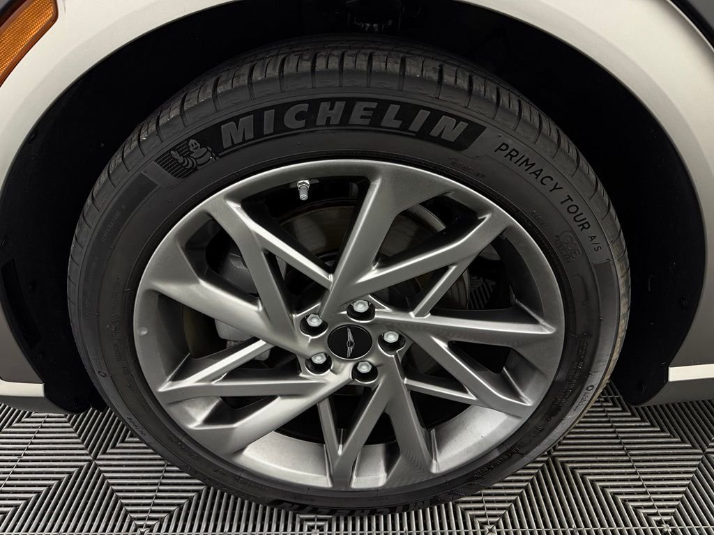Used 2023 Black Genesis Advanced image 12