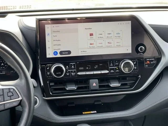 2024 Toyota Highlander Platinum - Photo 18