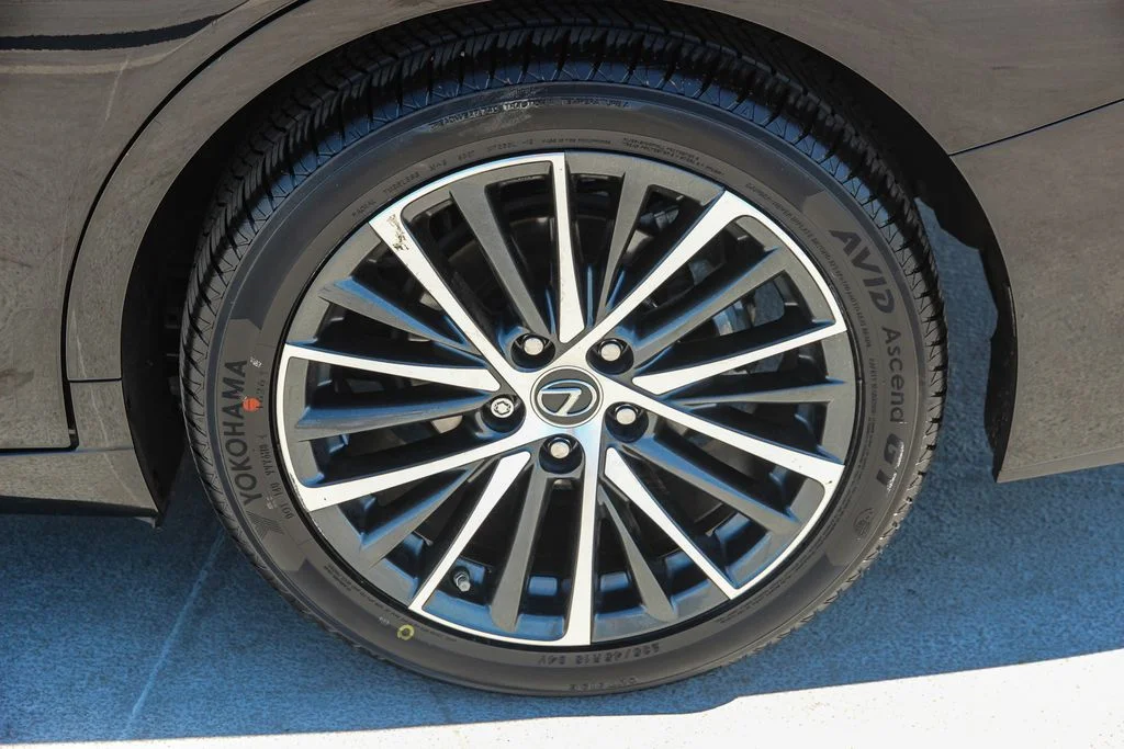 Used 2024 Black Lexus 350 image 12