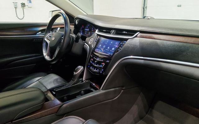 Used 2019 Silver Cadillac Luxury image 16