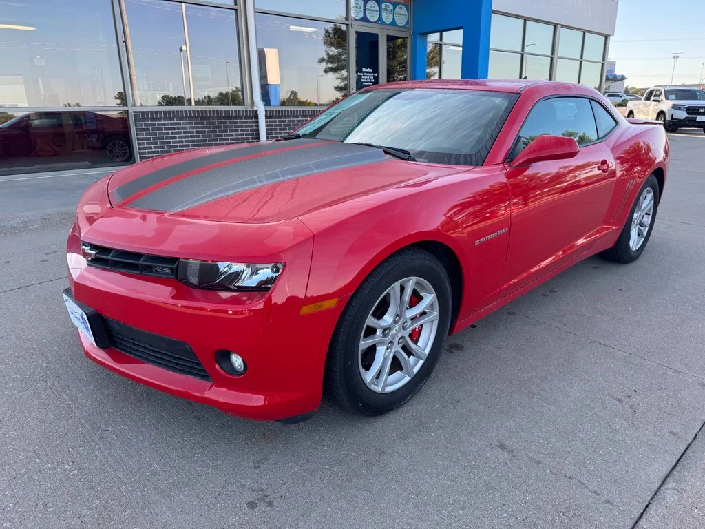 Used 2015 Red Chevrolet 2LS image 1