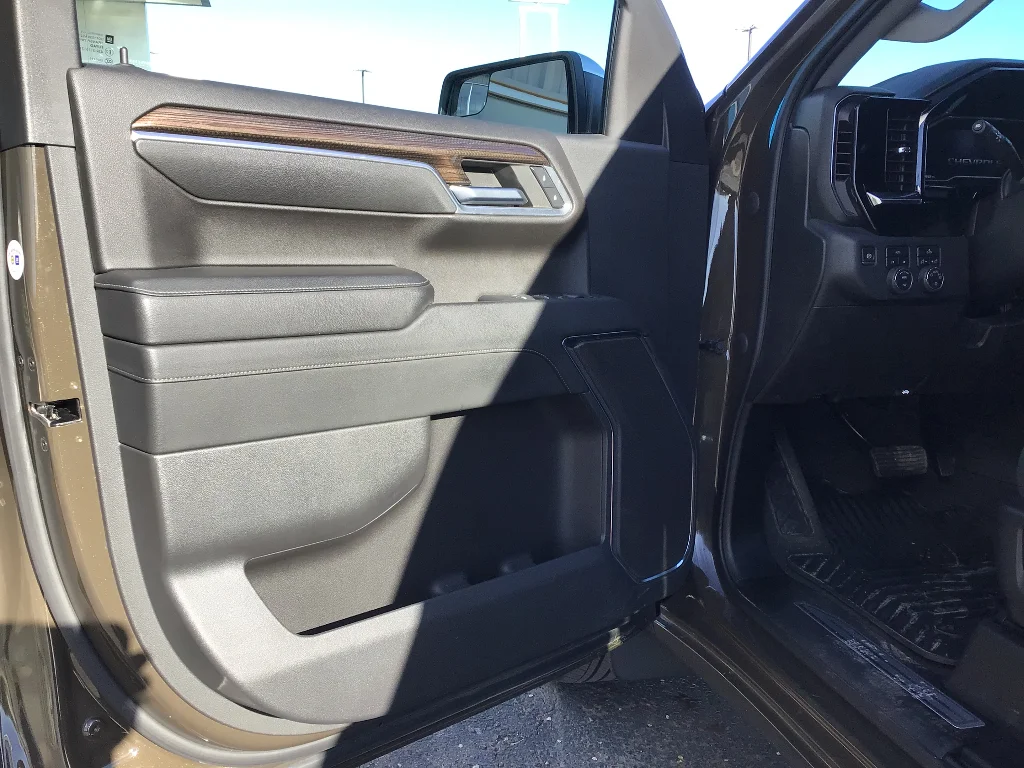 Used 2023 Harvest Bronze Metallic Chevrolet LT (2FL) image 11
